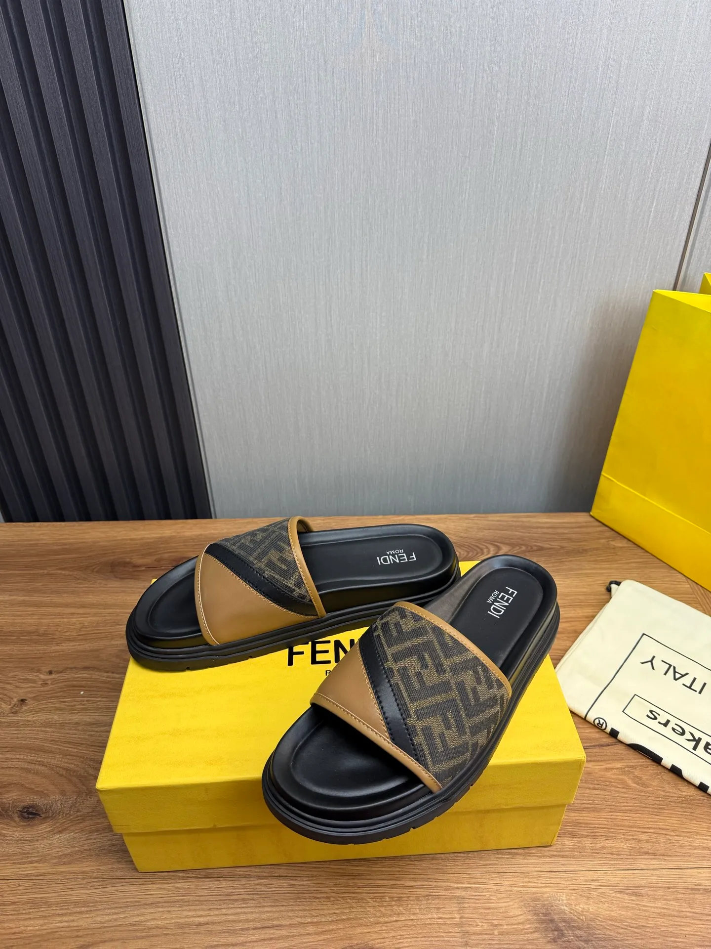 Men's shoes 💰400💰 Fendi men's slippers, made one to one on the FENDI official website, sizes 38-45 45 46 🉑️Customized!